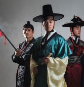 조선을 흔들어 놓으셨다! 뮤지컬 <조선삼총사>
